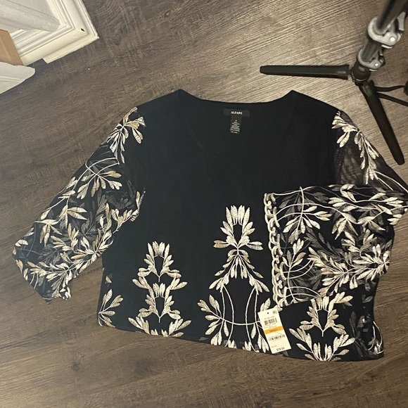 NWT Alfani small embroidered boho bell sleeves top - Picture 3 of 10
